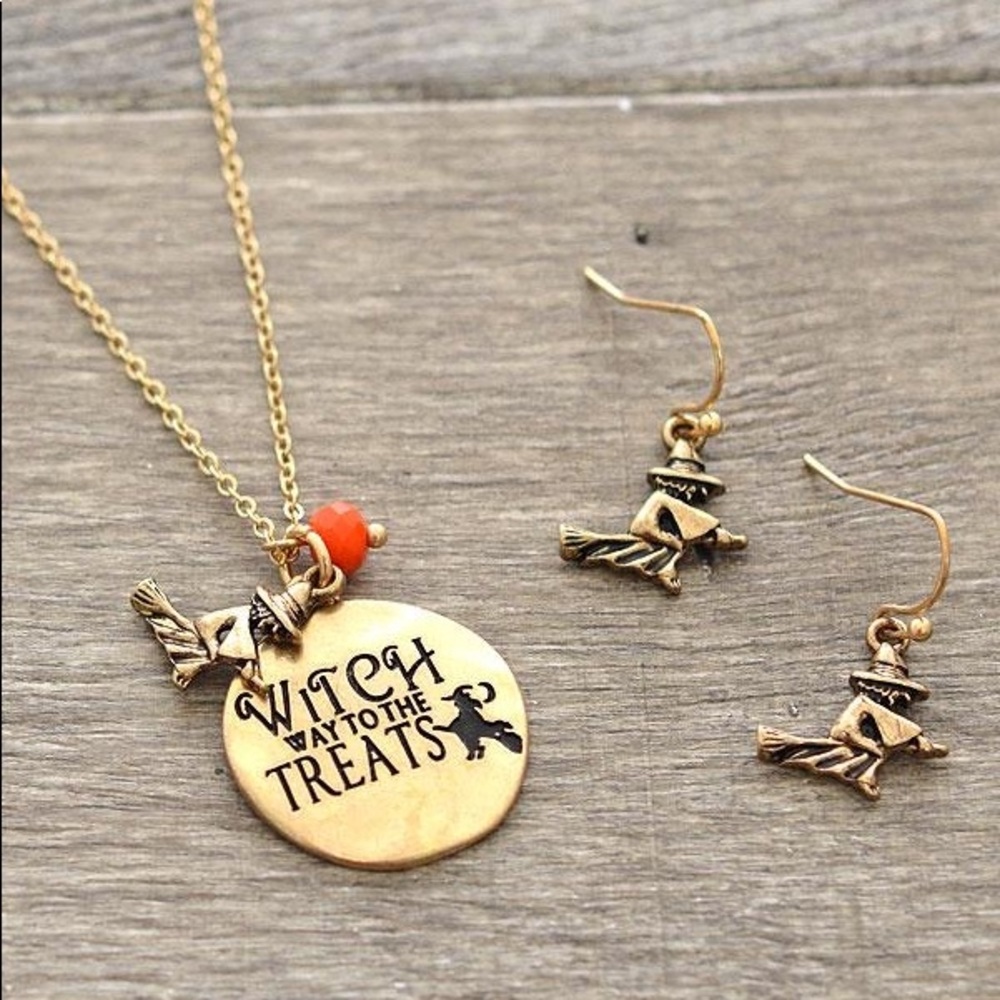 Witch way to the treats necklace set gold